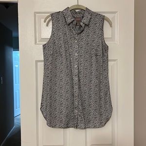 Chico’s sleeveless collared shirt animal print